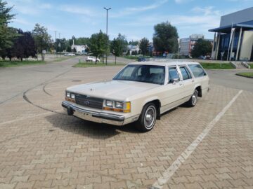 Ford Crown Victoria Country Squire